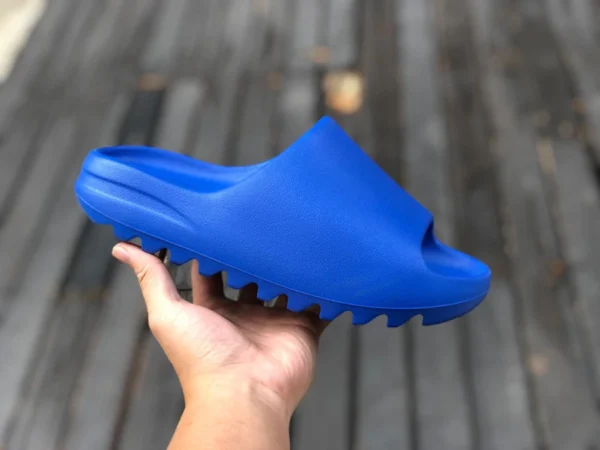 Pantofole in cocco blu cielo puro originale adidas Yeezy Slide "Azure" GAP blu ID413