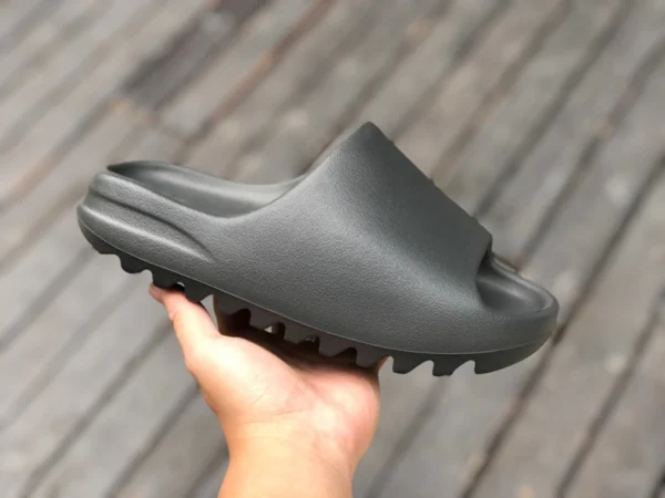 Pantofole in cocco nero Adidas Yeezy Slid nero nero agata Pantofole Kanye tendenza cocco id4132