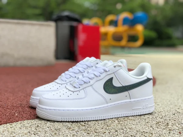 AF1 gancio verde bianco puro basso Nike Air Force 1 Low Glitter Swoosh Colore dh4407-100