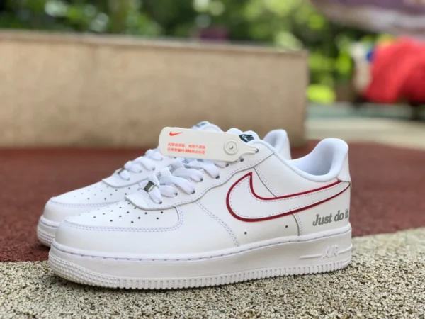 AF1 linee bianche e rosse basse Nike Air Force 1'07 AF1 Air Force One sneakers basse da uomo DQ0791-100