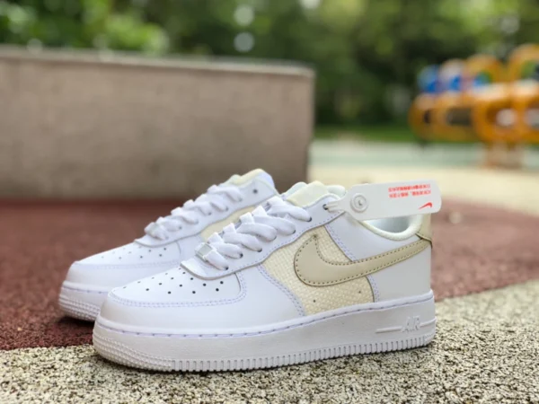 AF1 bianca beige bassa Nike Air Force 1 07 Ess nuove sneakers sportive e per il tempo libero leggere e traspiranti DJ9945-100