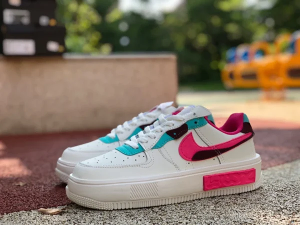 AF1 bianche rosa blu basse Nike Air Force 1 Fontanka scarpe da ginnastica casual basse DO6146-101