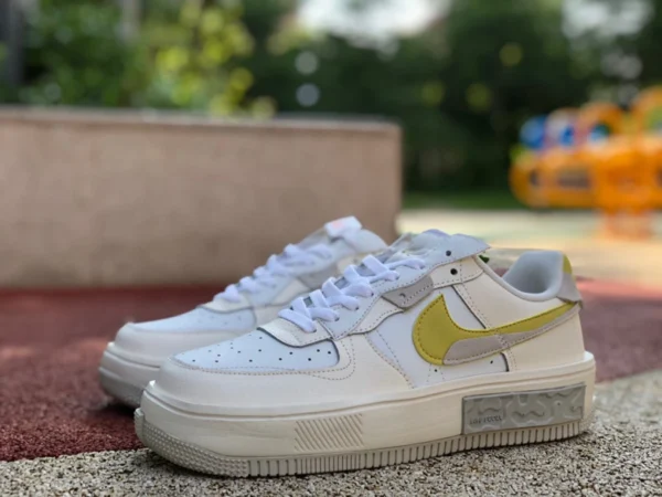 AF1 bianco sporco giallo basso Nike Air Force 1 Fontanka scarpe da ginnastica casual basse DV6984-100