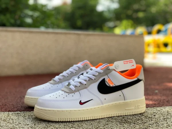 AF1 bianco sporco arancione basso Nike Air Force 1 Low '07 Air Force One sneakers basse DX3357-100