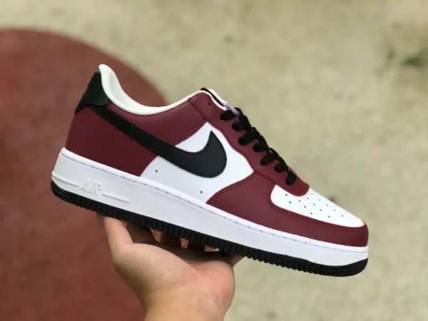 AF1 bianco vino rosso basso Nike Air Force 1 Low '07 Air Force One sneakers basse FD0300-600