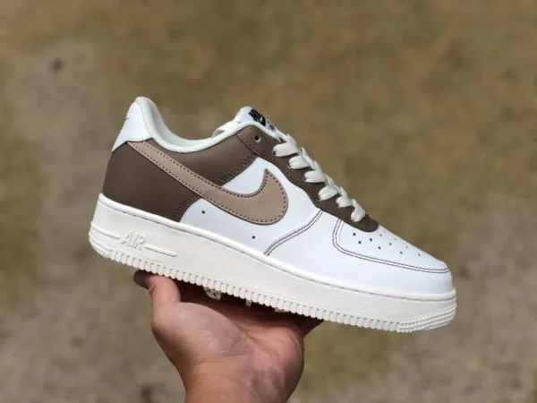 af1 crema moka bassa Nike Air Force 1 07 Scarpe da ginnastica basse Air Force One DT0226-303