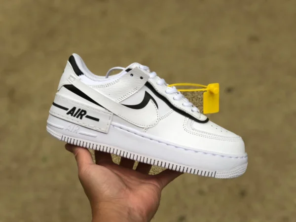 Scarpe casual AF1 basse bianche e nere Nike Air Force 1 LOW Shadow Air Force One nere da donna CI0919-001