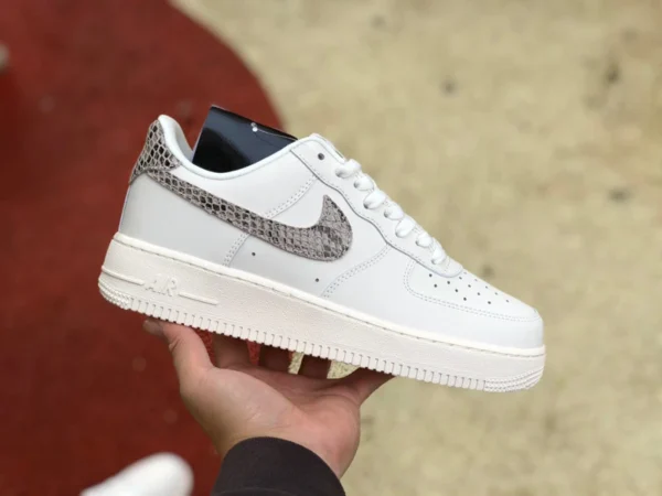 AF1 modello serpente bianco basso Nike Air Force 1 AF1 modello serpente Air Force One sneakers basse da donna DD8959-002