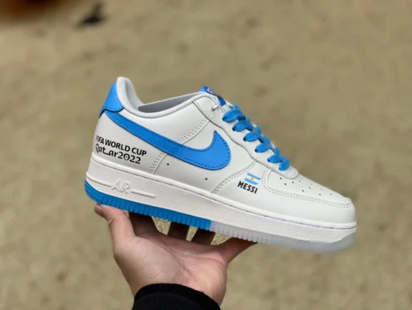 af1 basse bianche e blu Nike Air Force 1'07 LV8 Low Air Force One scarpe da ginnastica casual basse D49868-800