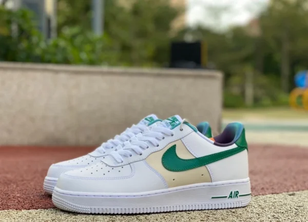 AF1 bianca verde marrone bassa Nike Air Force 1 07 LV8 EMB bianca verde AF1 sneakers basse DM0109-100