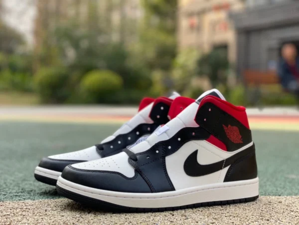 aj1mid nero e bianco rosso puro originale Air Jordan 1 Mid AJ1 nero e bianco rosso vietato retro scarpe da basket mid-top BQ6472-061