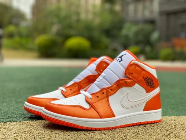 aj1mid bianco arancione piccola fibbia puro originale Air Jordan 1 Mid SE AJ1 bianco arancione piccola fibbia scarpe da basket mid-top da uomo e da donna DM3531-800