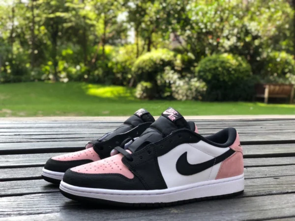 aj1 nere e bianche rosa basse Air Jordan 1 AJ1 Bleached Coral scarpe basse nere e rosa da basket CZ0790-061