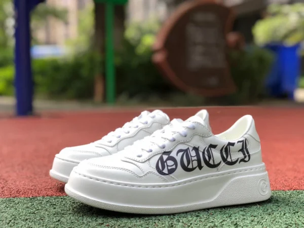 Gucci logo bianco basso con suola spessa stampato GUCCI sneakers basse in tela con suola spessa rosa e viola