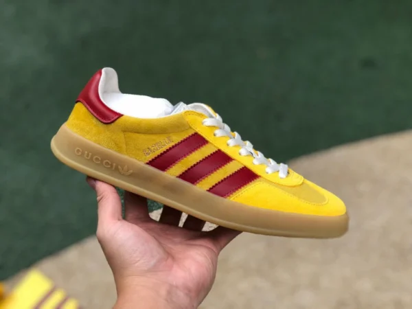 Gucci co-branded Adidas giallo e rosso Gucci x Adidas Gucci co-branded Adidas Originals Gazelle "Esquisite Gucci" serie antilope low top