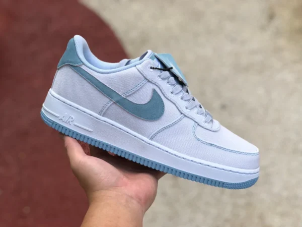 AF1 bianche blu basse Nike Air Force 1 '07 LV8 Air Force One scarpe sportive da uomo nuove DQ8233-001