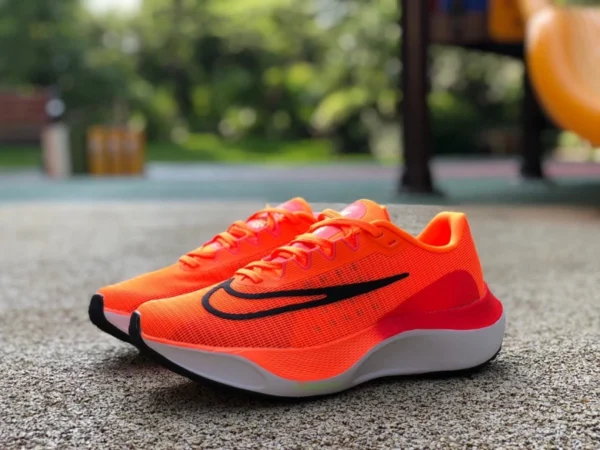 Zoom fly5 arancione Nike Zoom Fly 5 Nike ammortizzazione piastra in carbonio maratona uomo e donna running DM8968-800