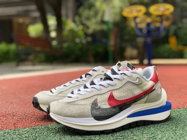 Sacai3.0 bianco blu rosso Nike Vaporwaffle x Sacai joint bianco blu rosso scarpe da corsa CV1363-100