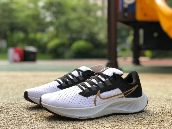 Nike Pegasus bianco nero oro Nike Zoom38 generazione atterraggio sulla luna scarpe da corsa con gancio dorato scarpe da uomo traspiranti sportive casual Pegasus estate CW7356-007