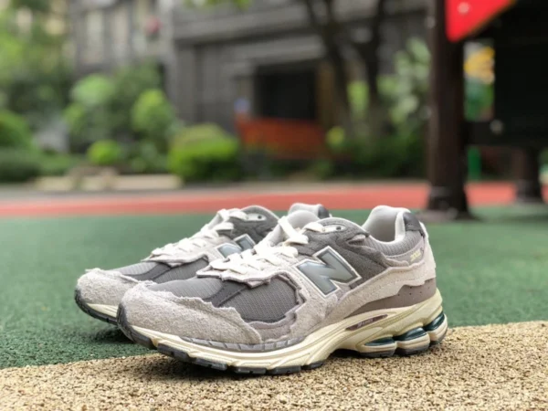 NB200R nuvola e pioggia grigio puro originale New Balance NB2002R nuvola e pioggia grigio fantasma sale marino nero e scarpe da corsa retrò con giunto bianco M2002RDA