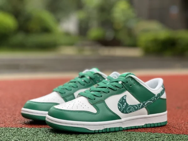 Dunk fiore di anacardo bianco e verde, la versione più conveniente delle sneakers basse casual retrò Nike Dunk fiore di anacardo bianco e verde da donna DH4401-102