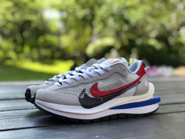 Sacai3.0 bianco blu rosso puro originale Nike Vaporwaffle x Sacai joint bianco blu rosso scarpe da corsa CV1363-100