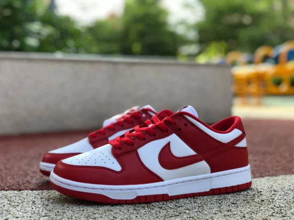 Dunk bianche e rosse basse Nike Dunk Low SP "University Red" scarpe da skateboard basse bianche e rosse CU1727-100