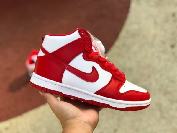 Dunk University rosse alte Nike Scarpe da ginnastica casual alte rosse Dunk High Retro University DD1399-106