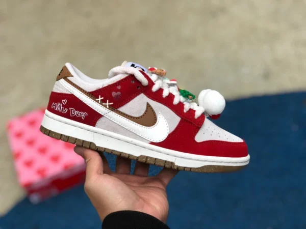 Dunk Christmas doppio amo bianco e rosso NiKe Dunk Low Christmas edizione limitata DO9457-112