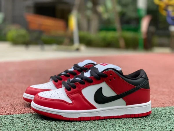 Dunk Chicago Nike SB Dunk Low Chicago scarpe da skate casual rosse bianche e nere BQ6817-600