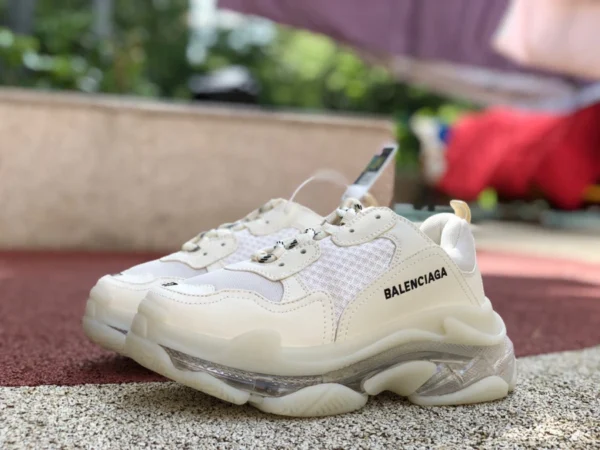 Balenciaga con cuscino d'aria bianco sporco Balenciaga Triple S scarpe da papà Balenciaga