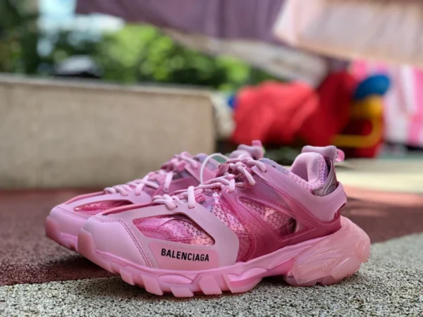 Balenciaga 3.0 bianco rosa Balenciaga Triple S scarpe da papà Balenciaga