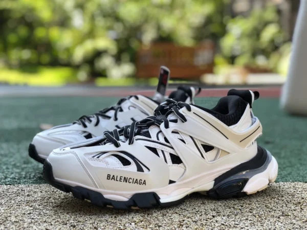 Balenciaga 3.0 bianche e nere Balenciaga Triple S scarpe da papà Balenciaga