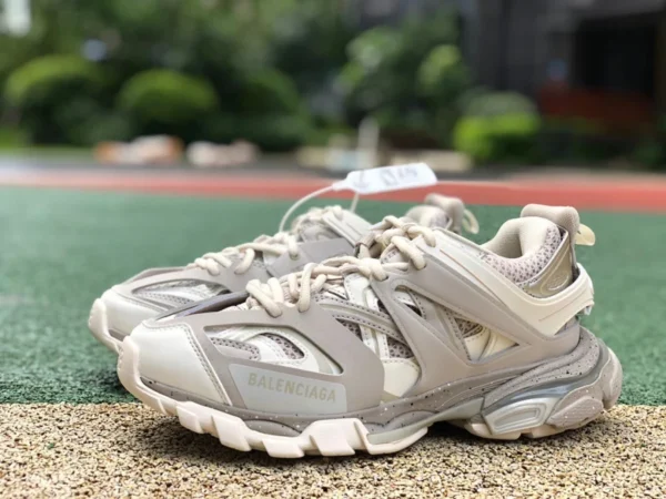 Balenciaga 3.0 bianco grigio Balenciaga Triple S scarpe da papà Balenciaga