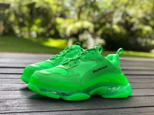 Balenciaga Air Cushion verde fluorescente Balenciaga Triple S Clear Sole scarpe da papà basse alla moda, antiscivolo e resistenti all'usura