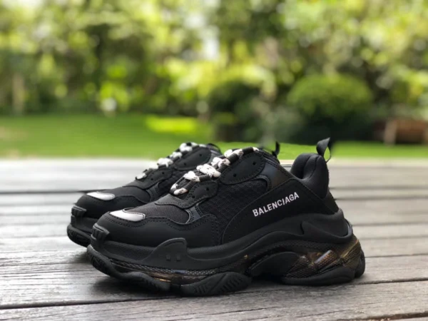 Balenciaga cuscino d'aria anima nera Balenciaga Triple S Clear Sole scarpe da papà basse alla moda antiscivolo resistenti all'usura