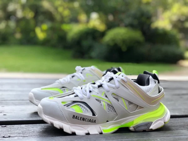 Balenciaga 3.0 bianco verde fluo Balenciaga Triple S scarpe da papà Balenciaga