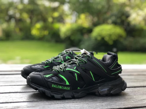 Balenciaga 3.0 nere e verdi Balenciaga Triple S scarpe da papà Balenciaga