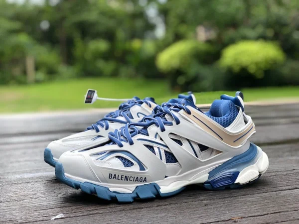 Balenciaga 3.0 bianco marrone blu Balenciaga Triple S scarpe da papà Balenciaga