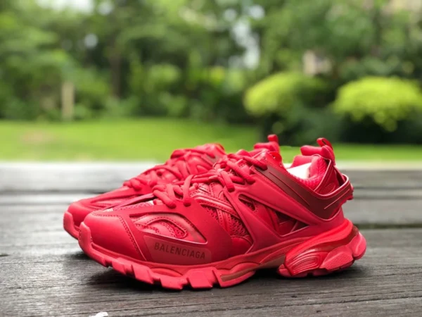 Balenciaga 3.0 rosse Balenciaga Triple S scarpe da papà Balenciaga