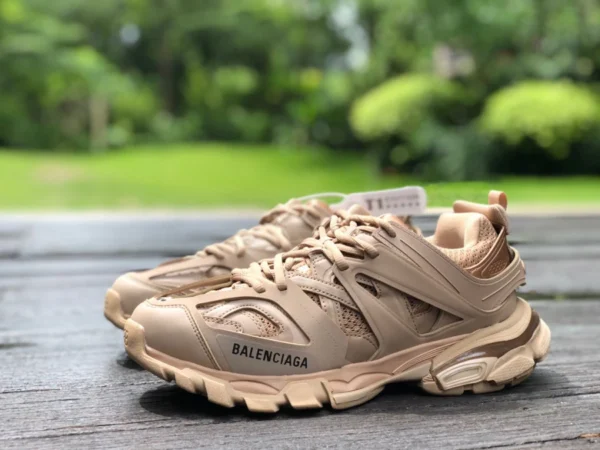 Balenciaga 3.0 kaki Balenciaga Triple S scarpe da papà Balenciaga