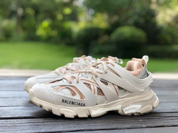 Balenciaga 3.0 bianco oro rosa Balenciaga Triple S scarpe da papà Balenciaga