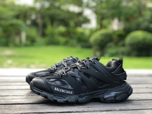 Balenciaga 3.0 nere Balenciaga Triple S scarpe da papà Balenciaga