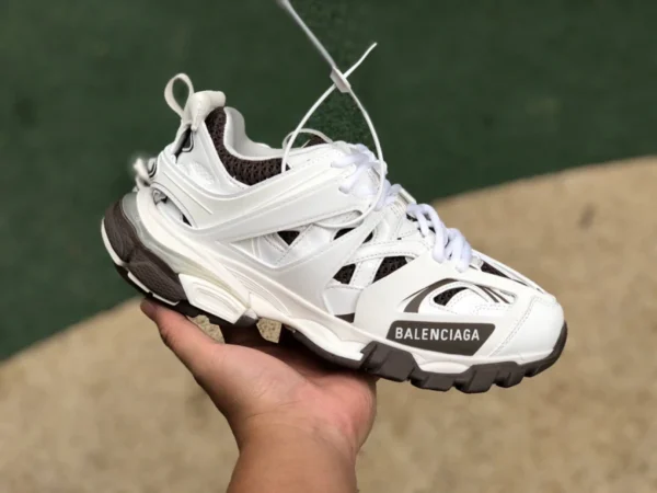 Balenciaga 3.0 bianco caffè Balenciaga Triple S scarpe da papà Balenciaga