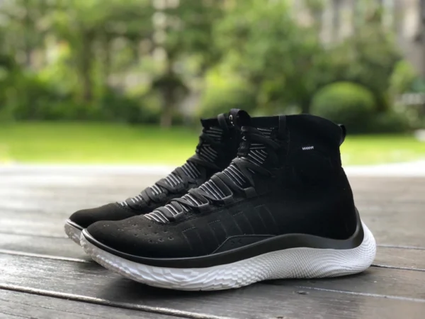 Under Armour Curry 4a generazione in bianco e nero Under Armour Curry 4 Flotro Curry 4a generazione replica alta pratica scarpe da basket resistenti all'usura 3024861-001