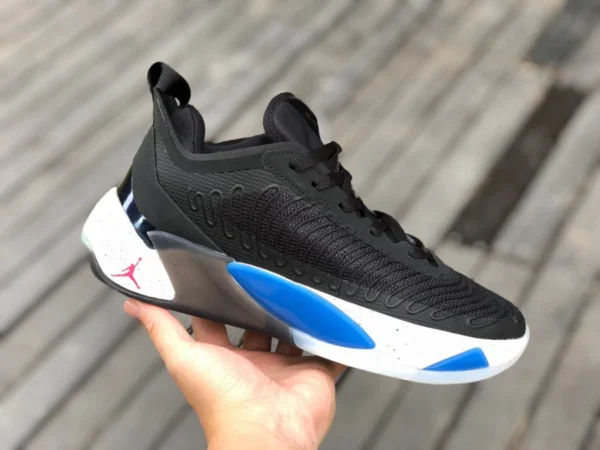 Luka Doncic bianco e nero blu Air Jordan Luka 1 Doncic scarpa da basket con ammortizzazione bassa di prima generazione FB1800-004