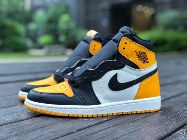 aj1 punta nera e gialla Air Jordan 1 High OG "Yellow Toe" aj1 punta nera e gialla 555088-711