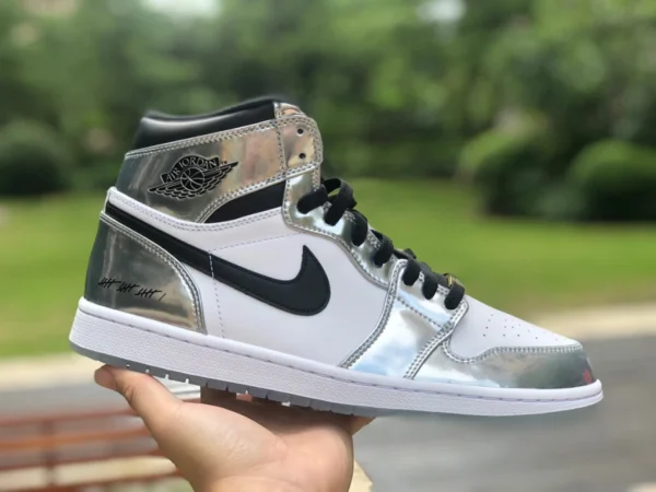 aj1 Leonard versione originale pura dei prodotti più forti Air Jordan 1 Pass The Torch AJ1 Leonard argento elettrolitico AQ7476-016