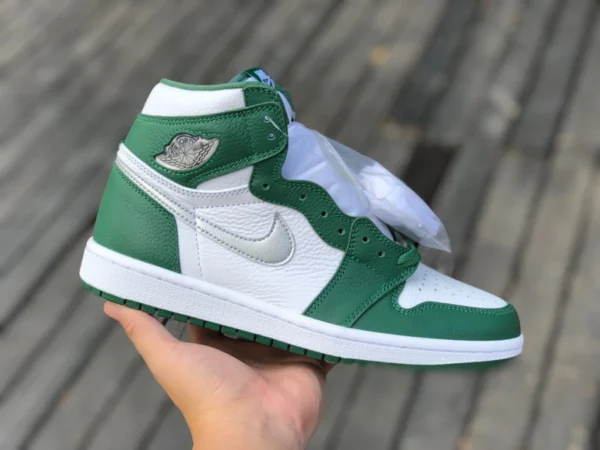 aj1 Heineken bianca e verde la versione più economica di Air Jordan 1 High OG "Gorge Green" DZ5485-303