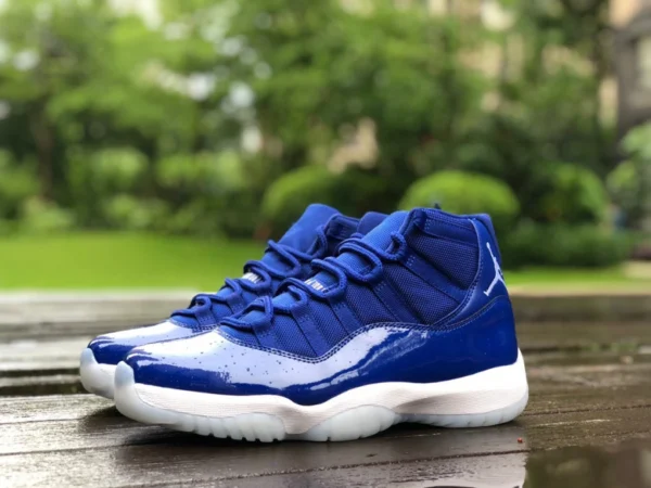 aj11 blu e bianco alto Air Jordan 11 blu notte nuovo bianco e blu AT7802-115